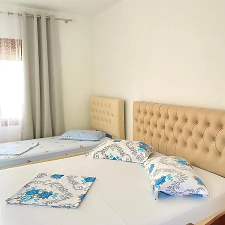 Apartment Apartament Radhime